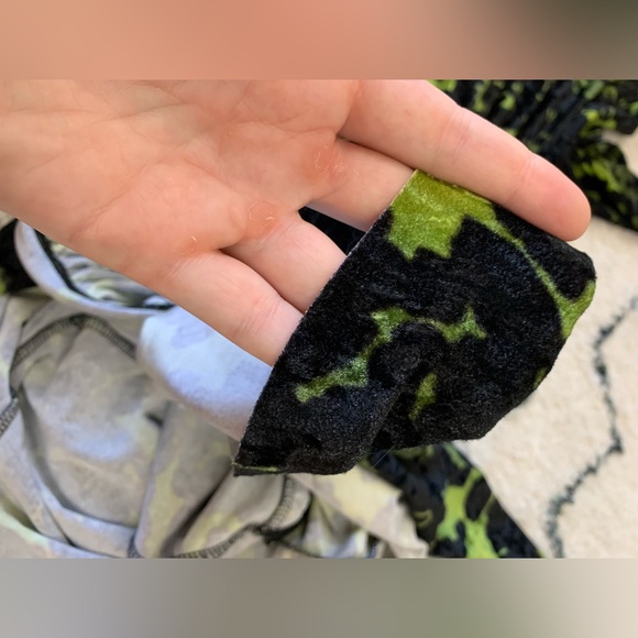 Dries Van Noten Henalis Velvet Green and Black Dress - Picture 13 of 16